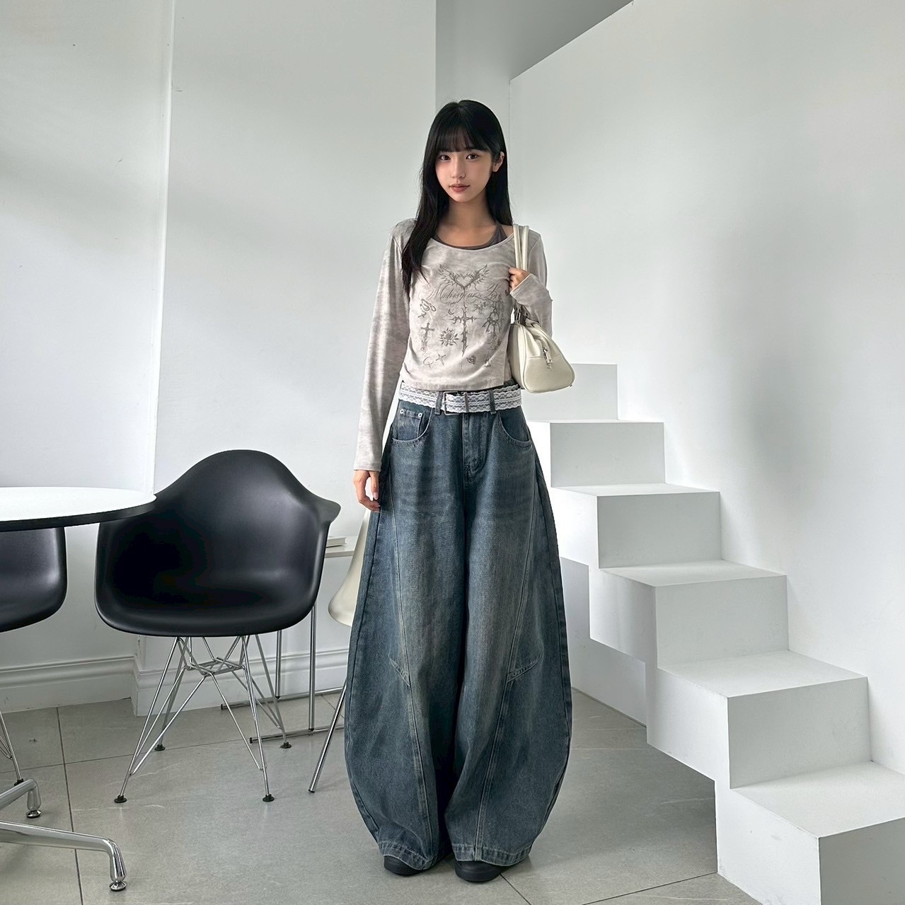 復古藍寬鬆彎刀牛仔褲