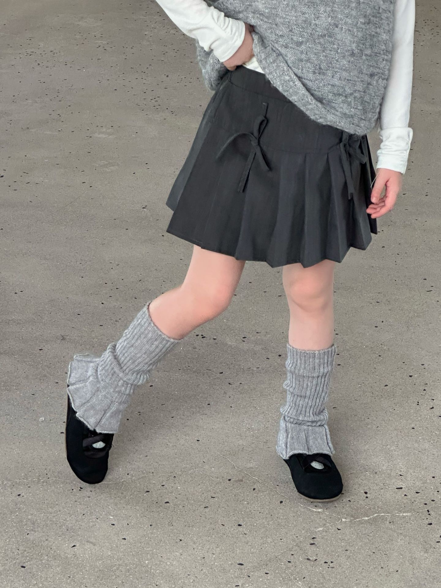 灰色緞帶蝴蝶結百褶裙