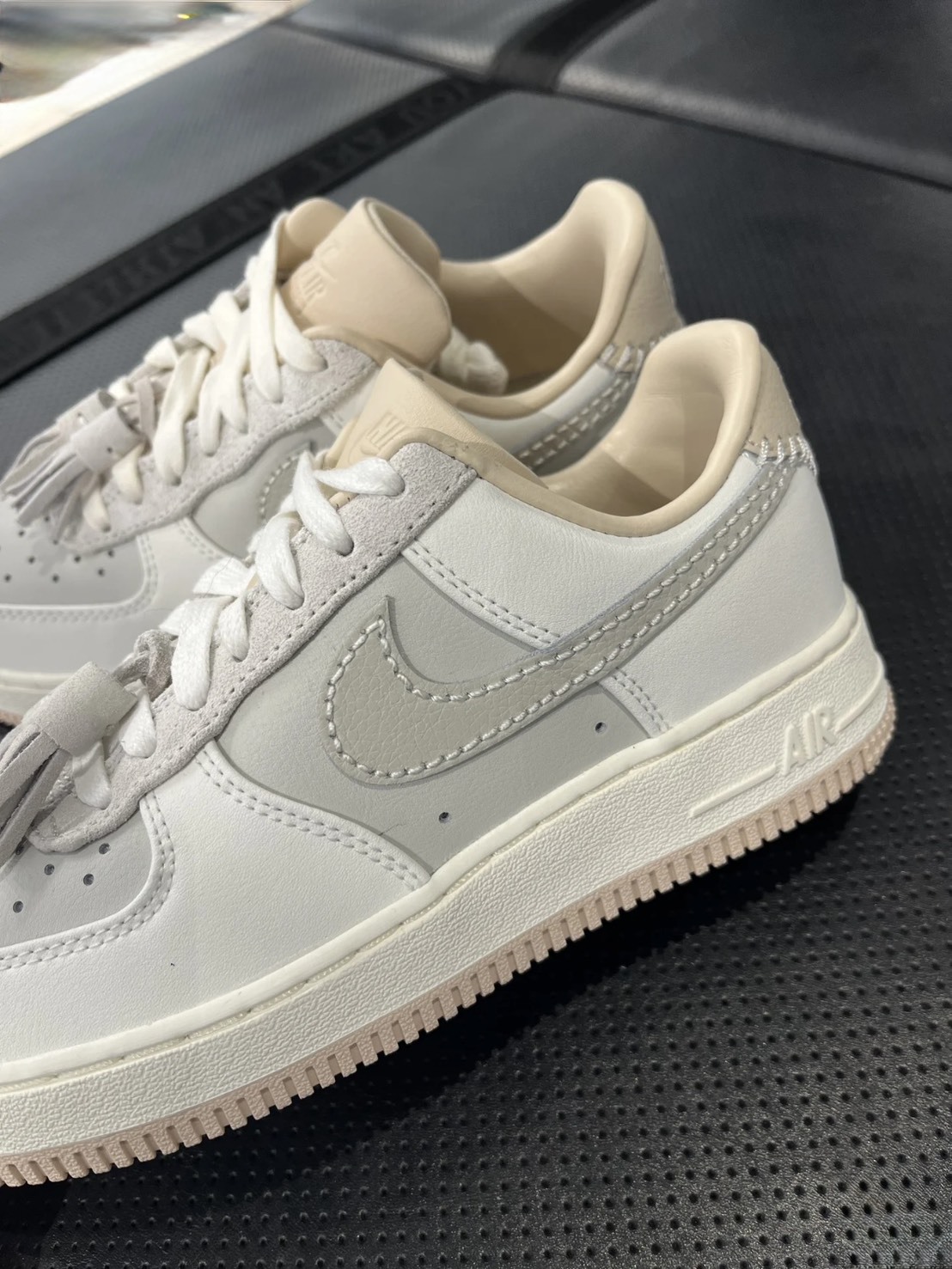 NIKE AIR FORCE 1 '07 AF1 奶油灰咖🧈