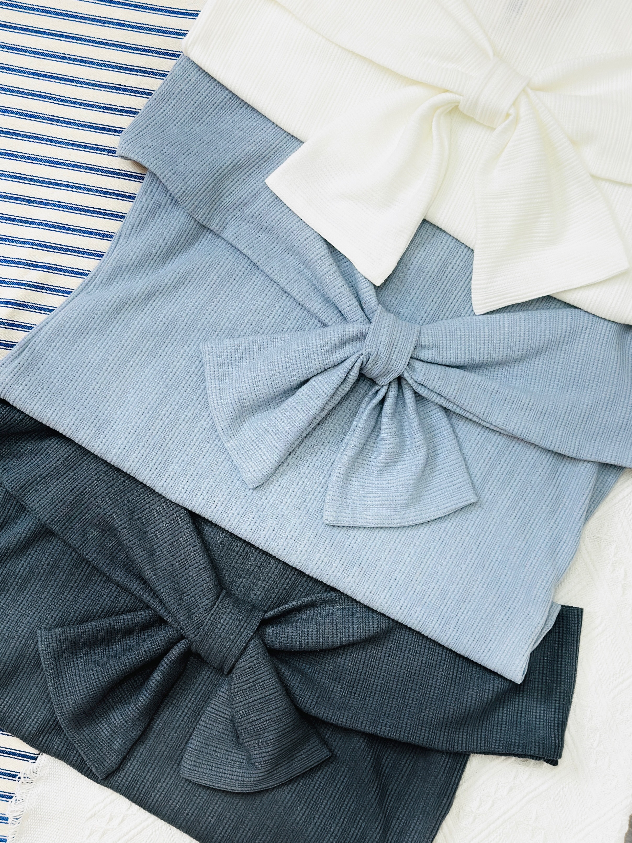 三色 / 大蝴蝶結露肩上衣 / Statement Bow Off-Shoulder Top