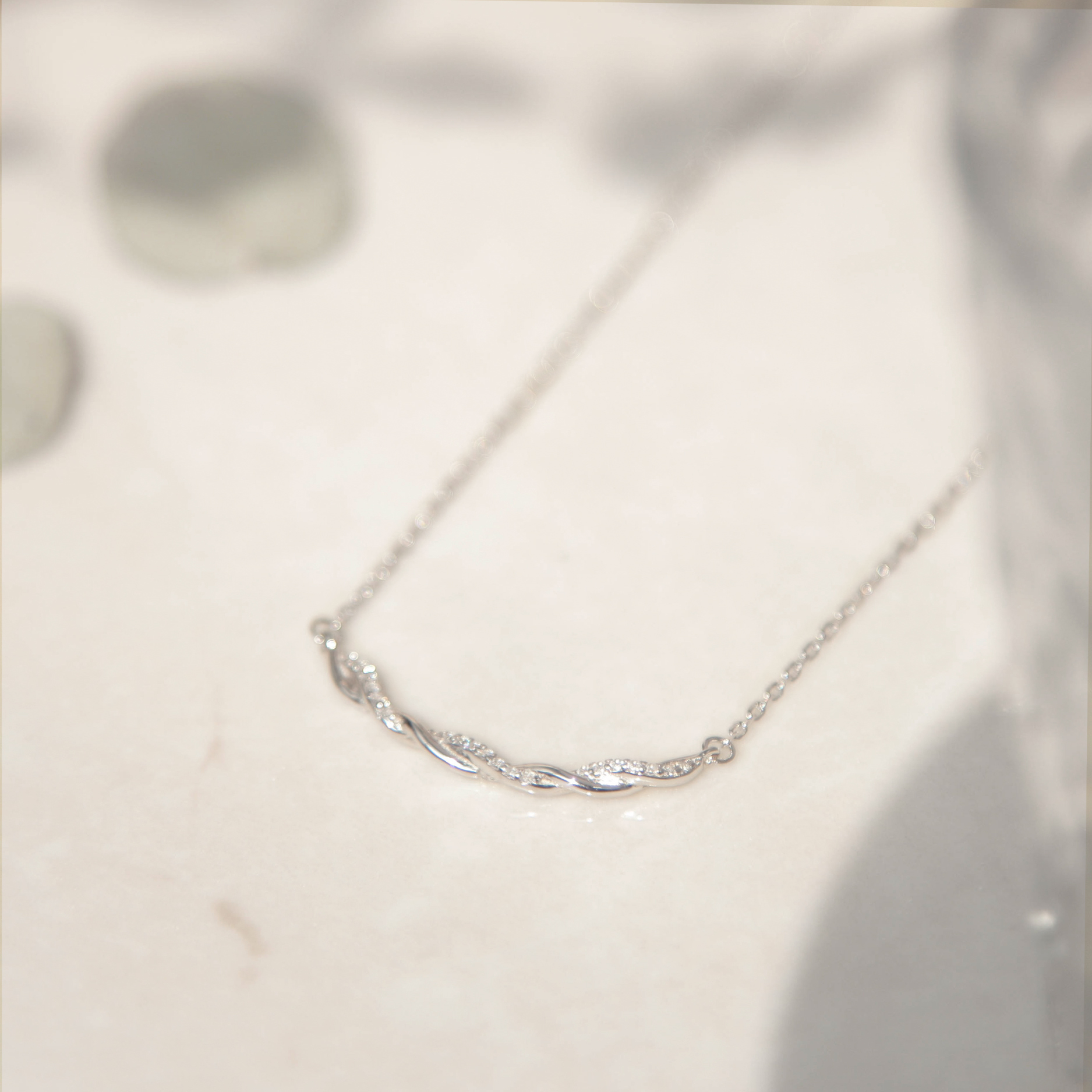 純銀項鍊，輕珠寶款式，修飾臉型的鎖骨鍊