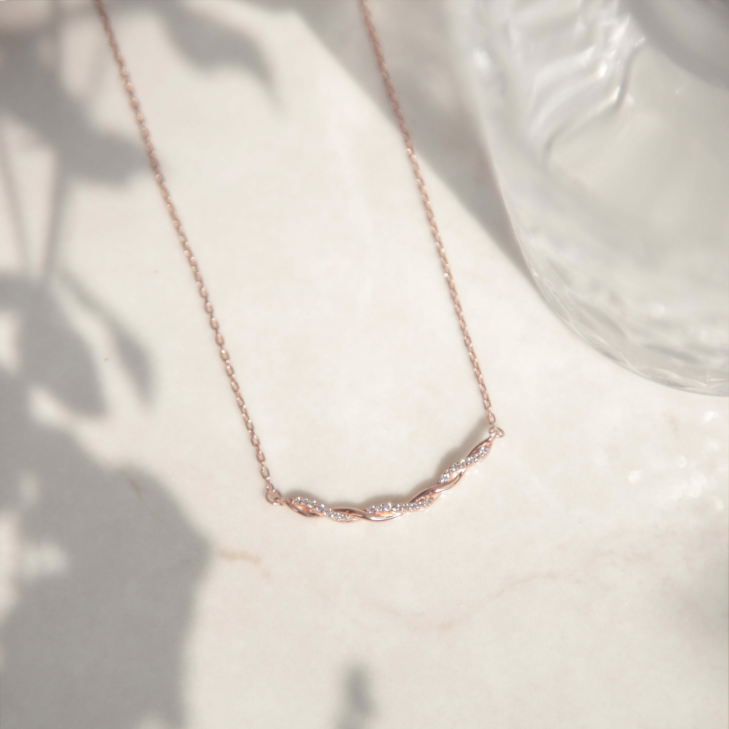 純銀項鍊，輕珠寶款式，修飾臉型的鎖骨鍊