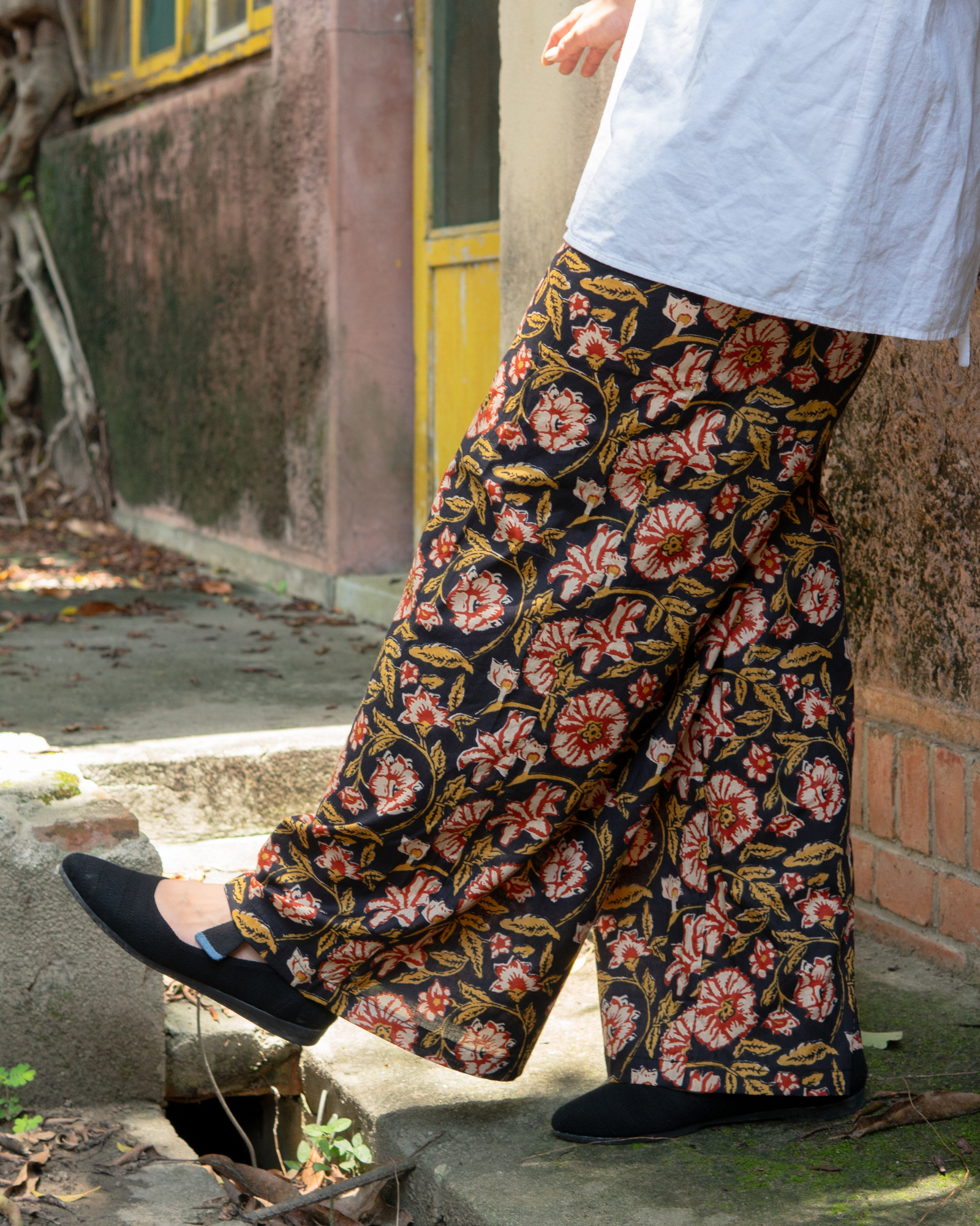 印度蓋染工藝親膚純棉 長褲 - 扶桑花黑