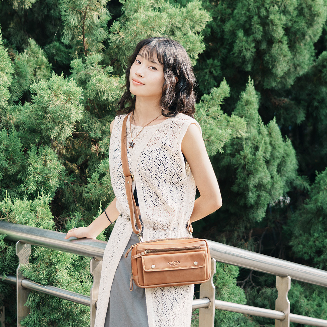 真皮多隔層率性橫式斜背包-六色(5203)