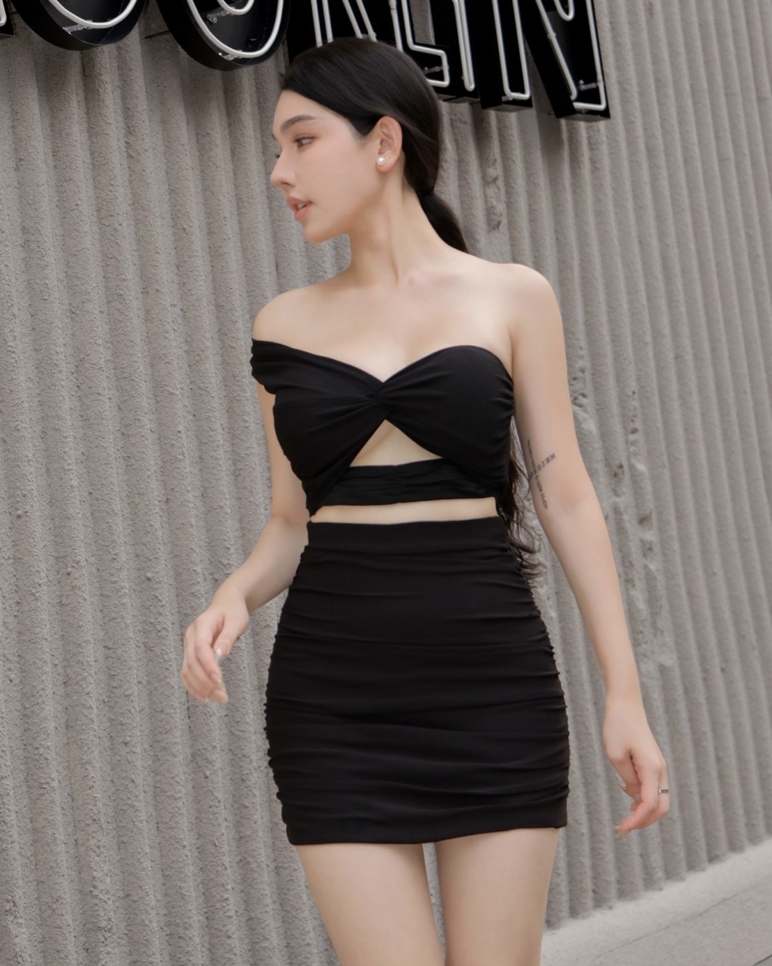 訂製-扭轉單肩鏤空上衣