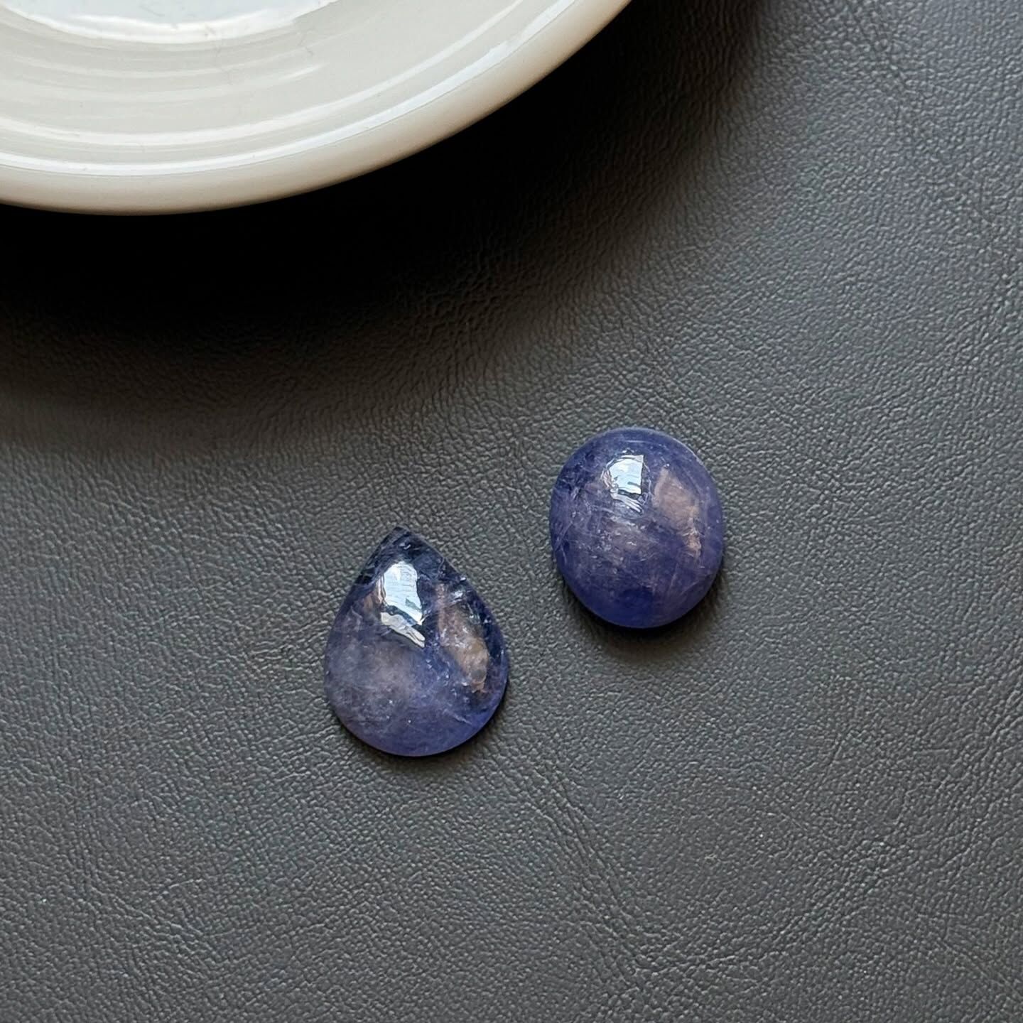 [原石] 坦桑石 / 丹泉石 水晶蛋面