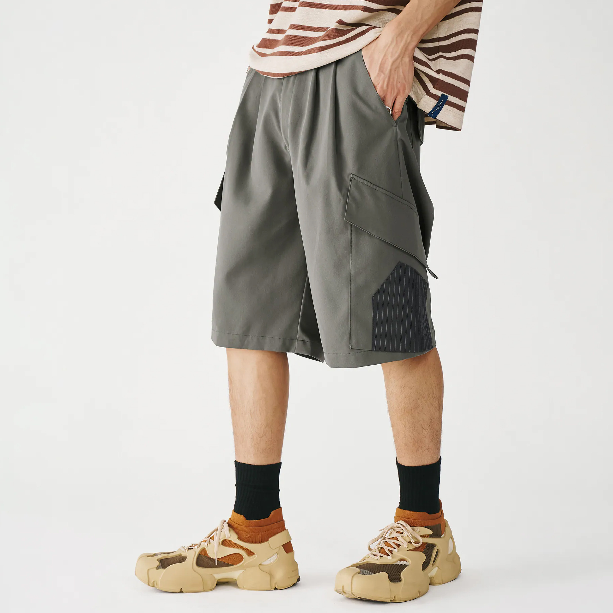 MELSIGN Panel Pocket Shorts