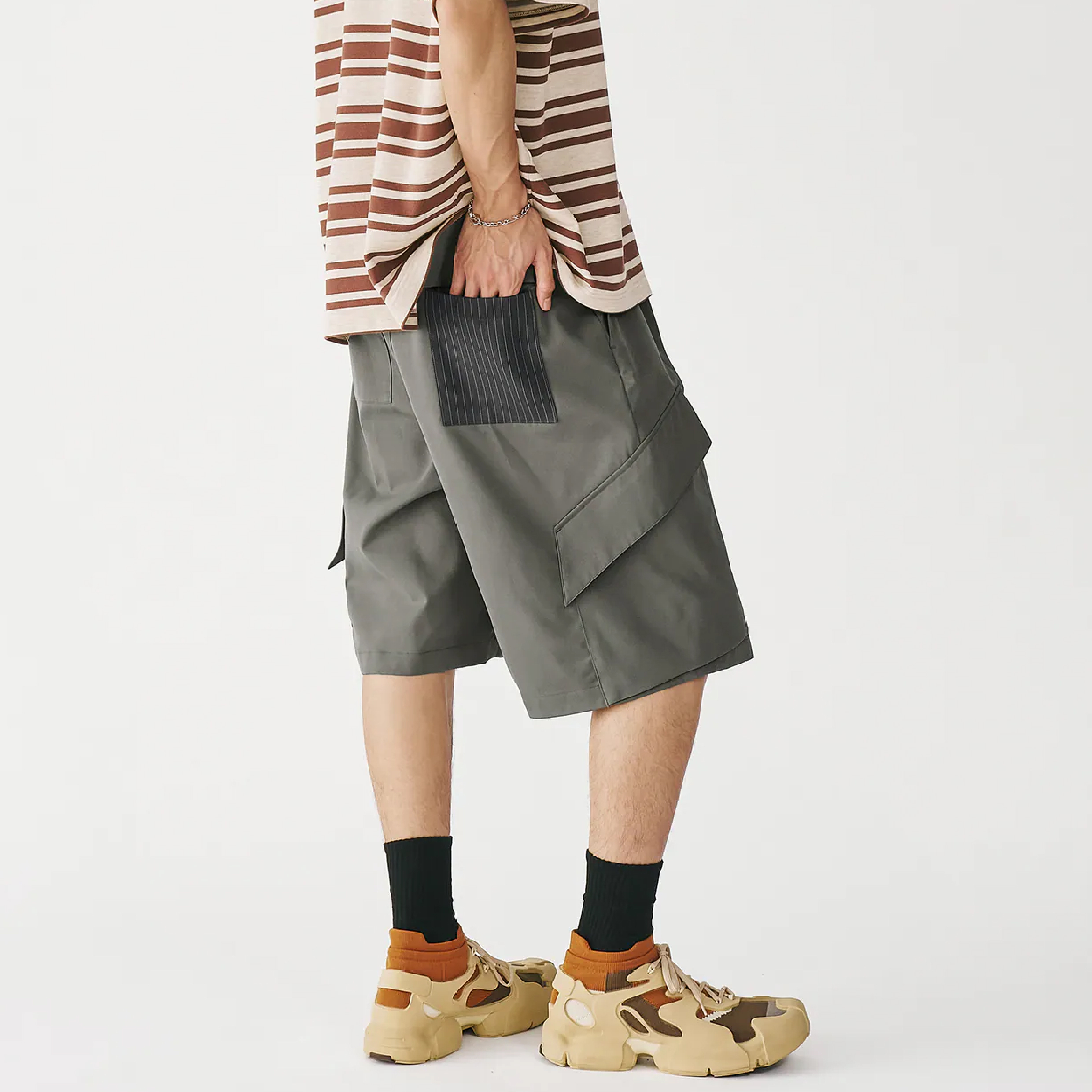 MELSIGN Panel Pocket Shorts