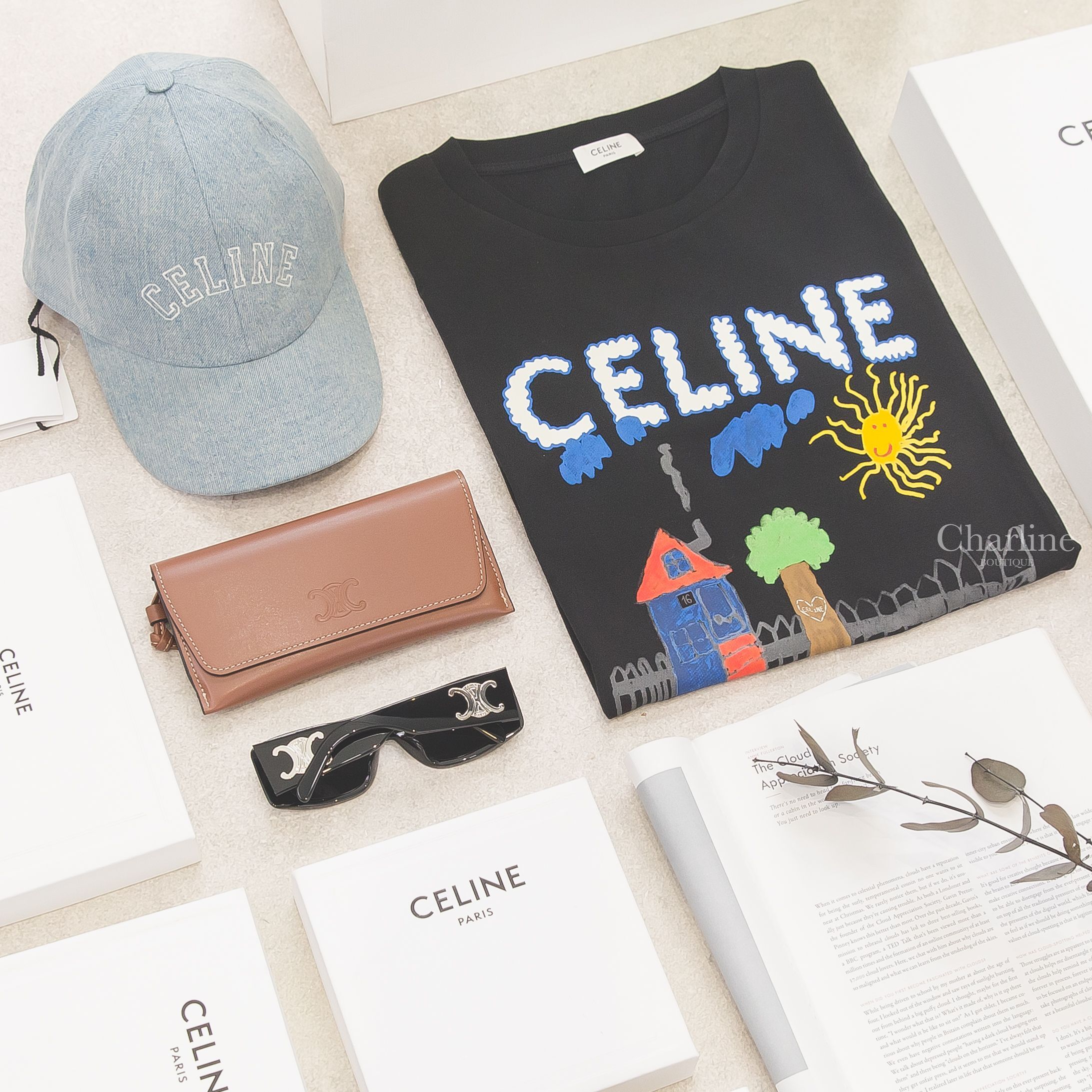 Celine T-shirt 黑色彩色塗鴉白字印花短袖棉T,Celine Triomphe XL 01 Sunglasses 黑色方框側邊銀色凱旋門太陽眼鏡附棕褐色凱旋門手提眼鏡盒兩件組-Charline Boutique 精品代購