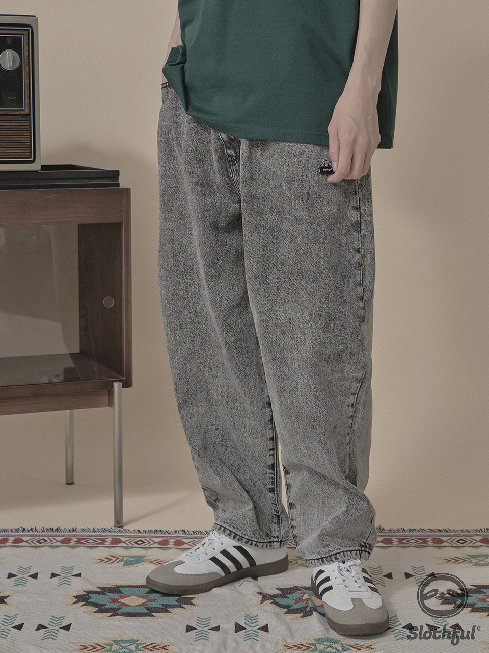 重磅簍空繡牛仔寬錐形褲