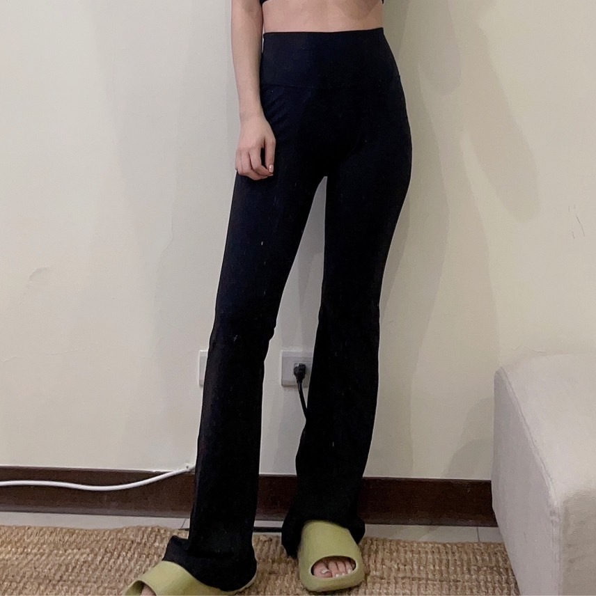 高腰貼身彈力喇叭瑜珈褲（預購於6/12中午收單～預計3-6週才會收到！可接受再下單唷）