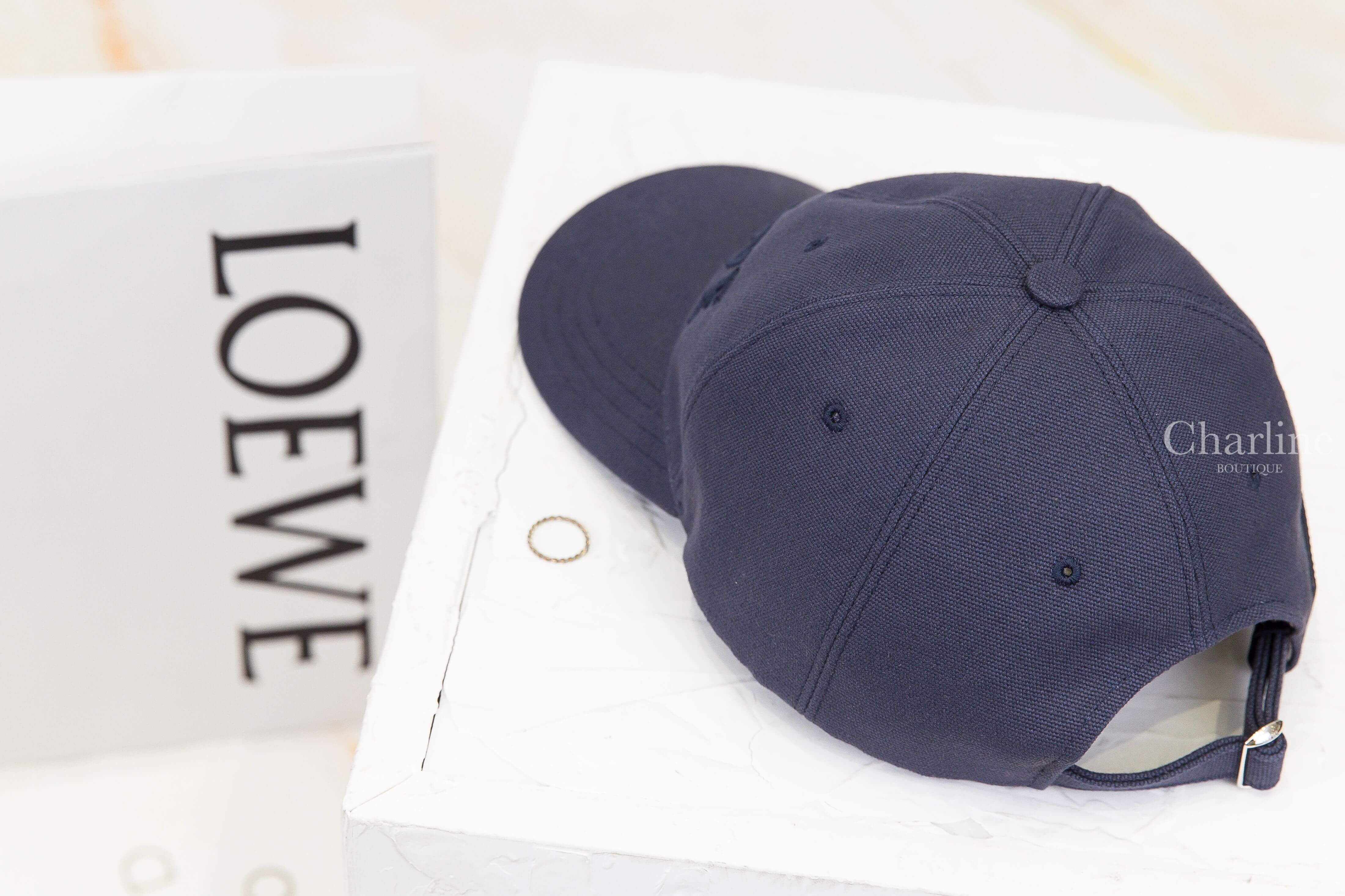 Loewe Loewe Cap In Canvas 深藍色刺繡字母側邊標籤帆布棉質棒球帽-Charline Boutique 精品代購