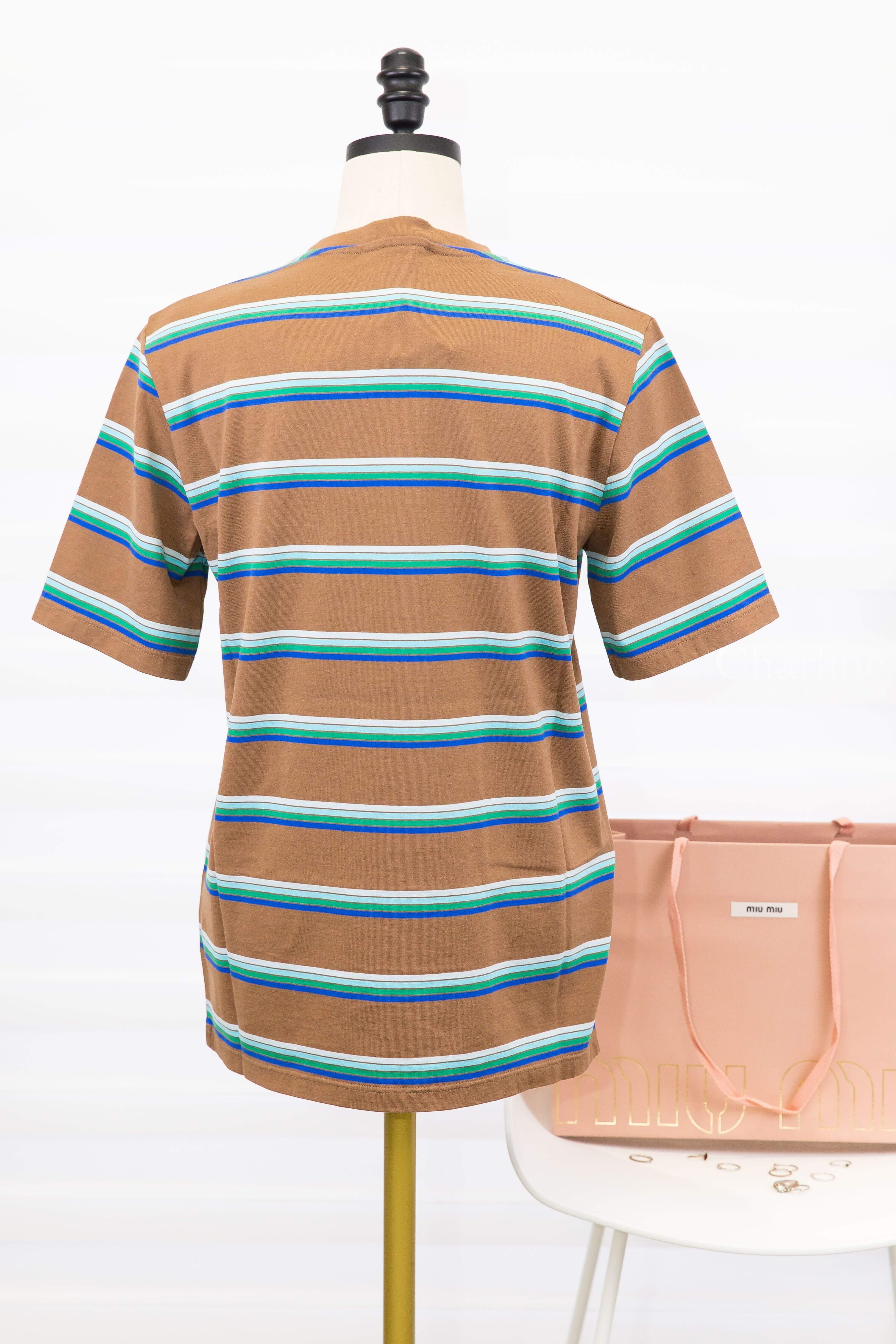 Miu Miu Jersey T-shirt 煙草棕色白青綠藍橫條紋黑底白字標籤口袋短袖棉T-Charline Boutique 精品代購