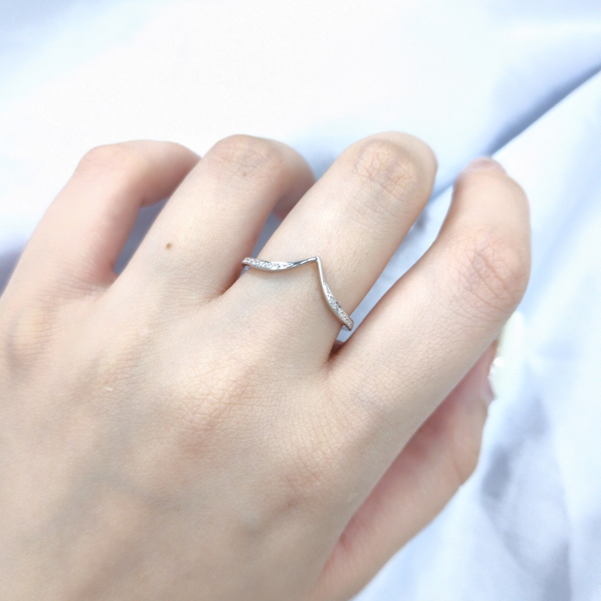 18K White Gold 0.09ct Diamond Ring