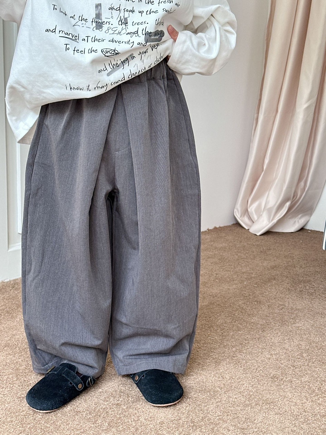 休閒寬鬆後口袋寬褲