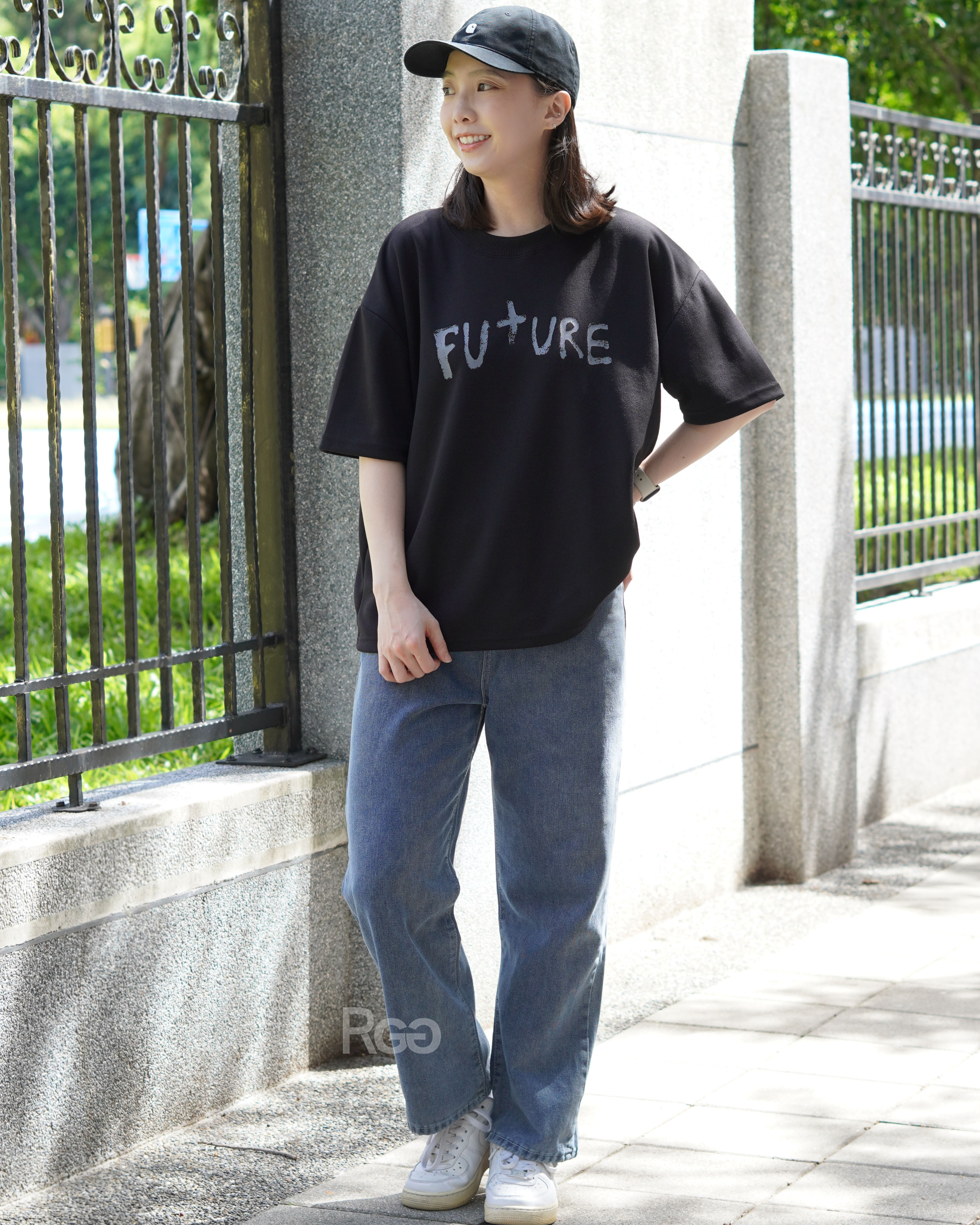 #2016 FUTURE字樣寬版短T