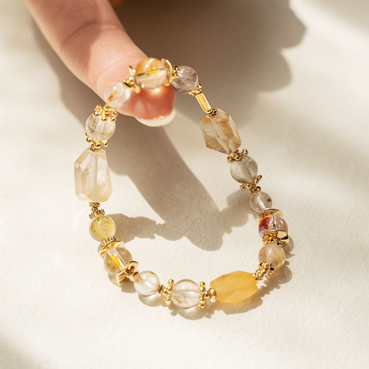 混亂中找答案：黃兔毛 ｜小樹膠花｜銀髮晶｜錦鯉膠花｜羽毛鈦