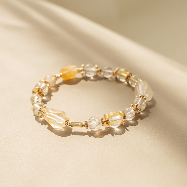 混亂中找答案：黃兔毛 ｜小樹膠花｜銀髮晶｜錦鯉膠花｜羽毛鈦