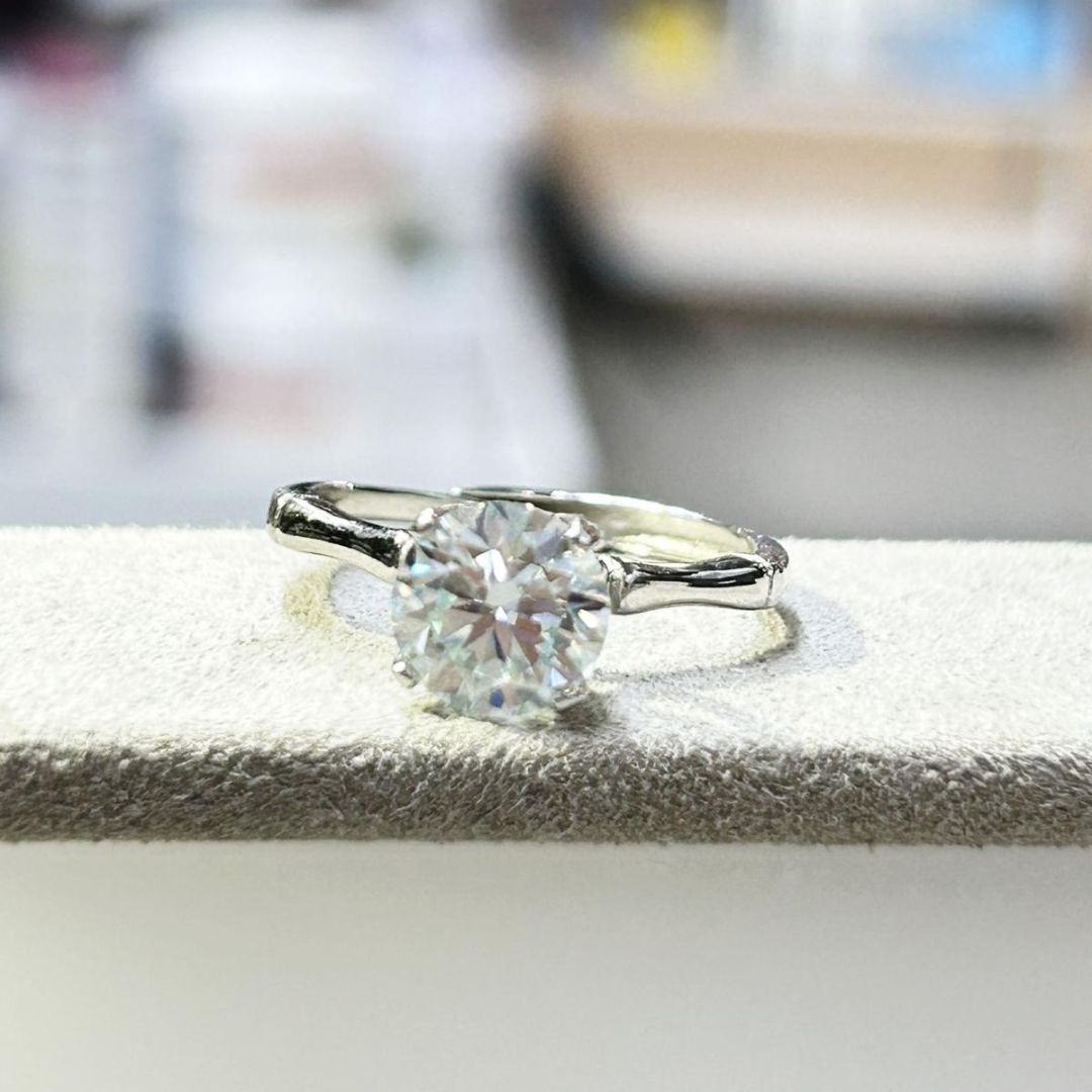 兩卡裝節骨高托莫桑石四爪純銀戒指 (開口款) [#SQ25082831]