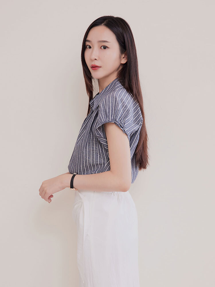 條紋小V顯腰設計款襯衫