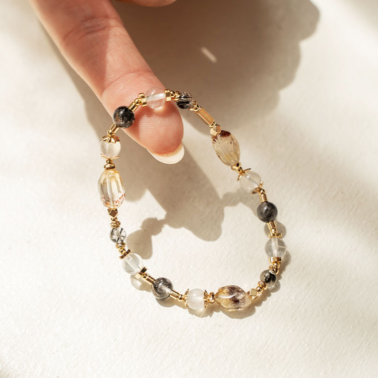 自我保護：黃水晶共生針鐵礦 ｜黑銀鈦｜藍月光｜藍針｜黑髮晶