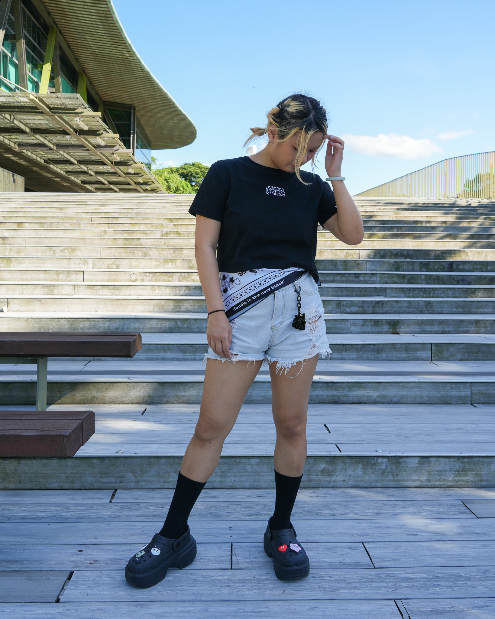 FW25' 靈魂喵喵刺繡短版上衣（黑／白2色）