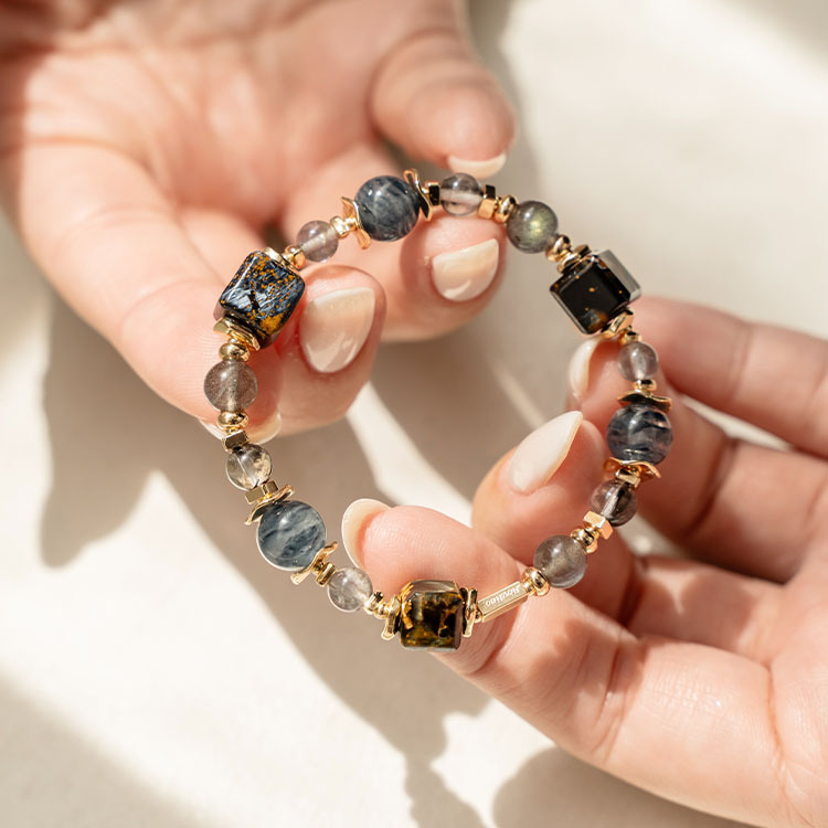 透明度：彼得石 ｜千層藍兔毛｜拉長石｜堇青石｜黑銀鈦