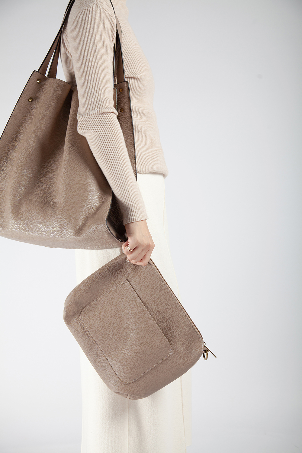 Witch 鉚釘大托特包 豆沙色