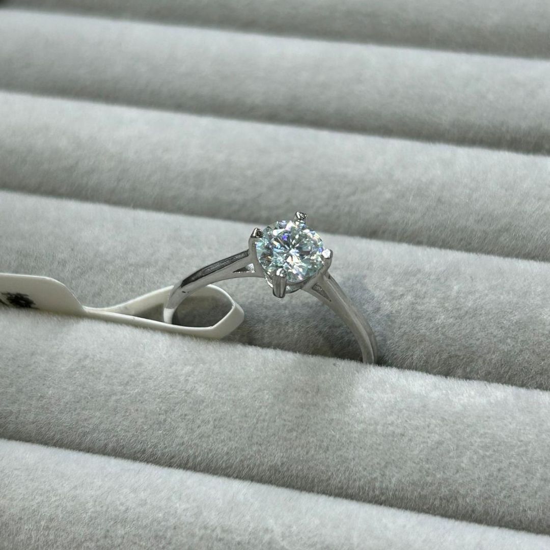 1卡裝莫桑石十字四爪純銀戒指 (開口款) [#SQ25082828]