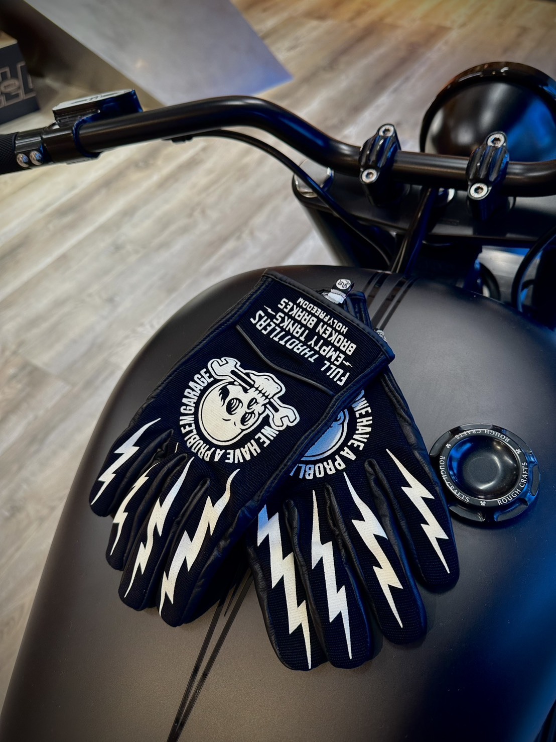 HOLYFREEDOM – TOOLS GLOVES / BLK/WHT