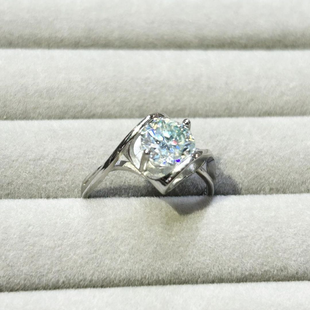 兩卡裝莫桑石方形鑲邊純銀戒指 (開口款) [#SQ25082816]