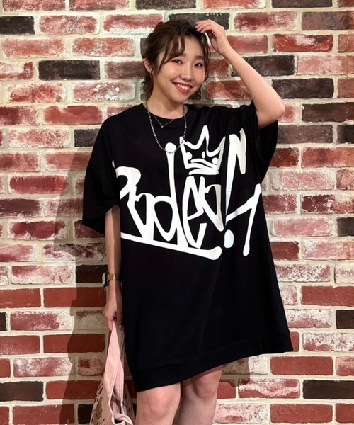 RODEO CROWNS BIG SIGN LOGO T-shirt