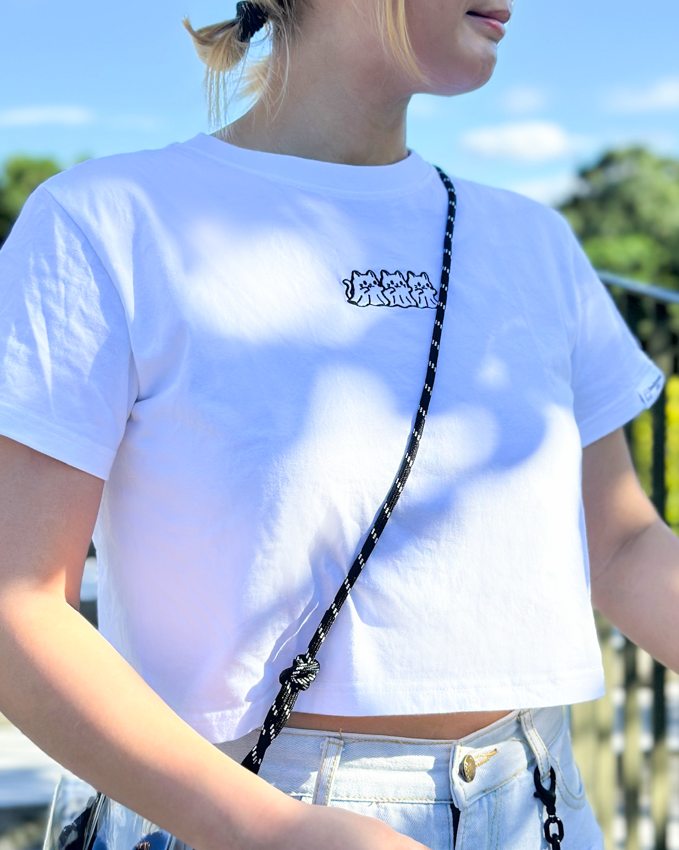 FW25' 靈魂喵喵刺繡短版上衣（黑／白2色）