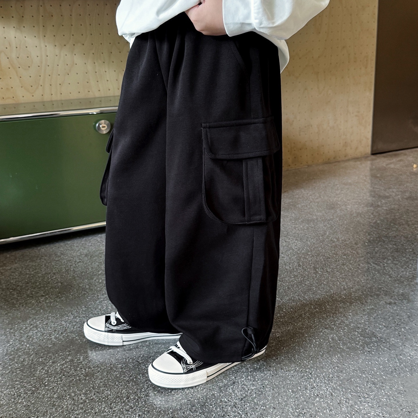 側邊大口袋寬版運動褲