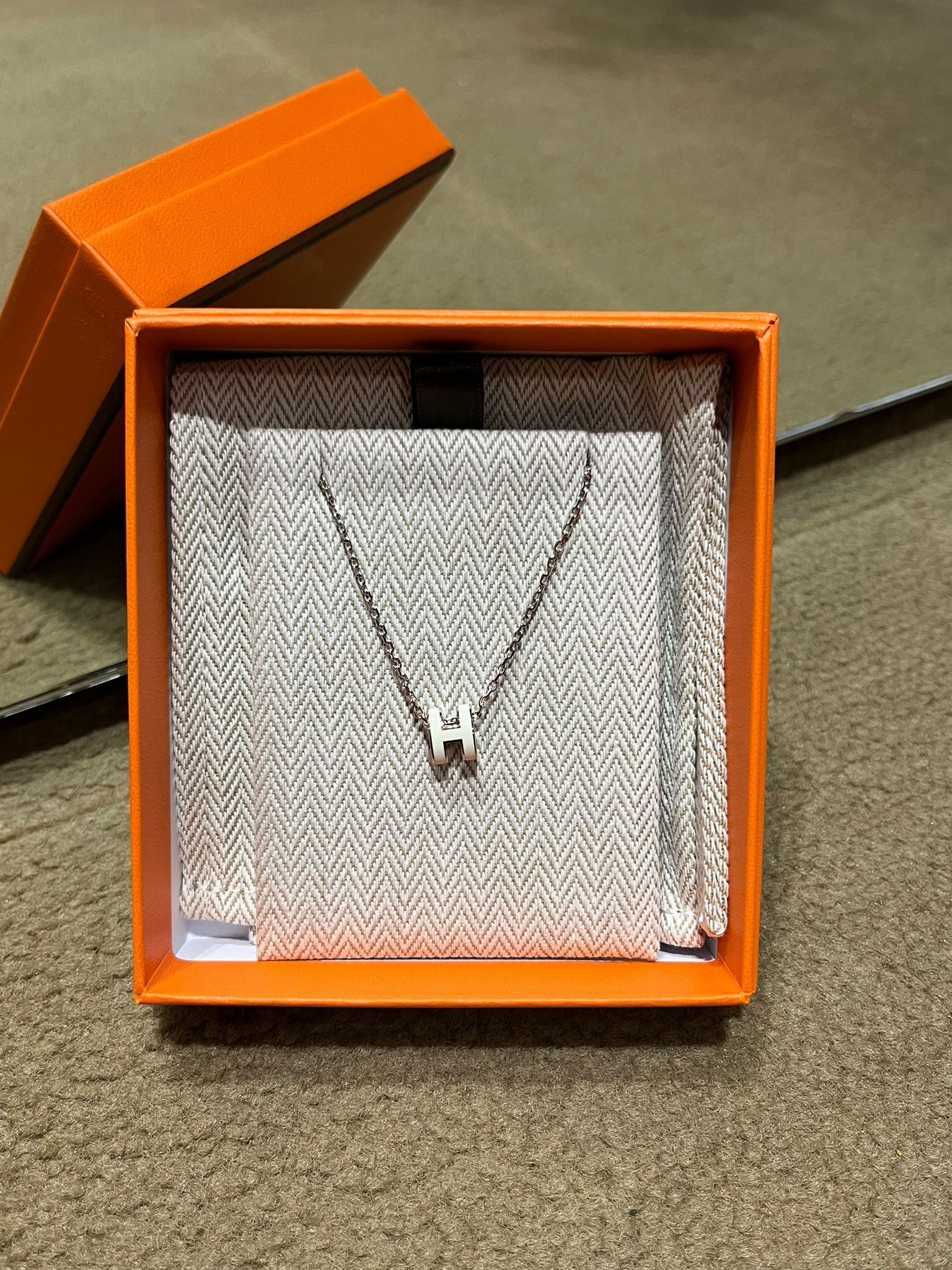 Mini pop H necklace 01 blanc CK