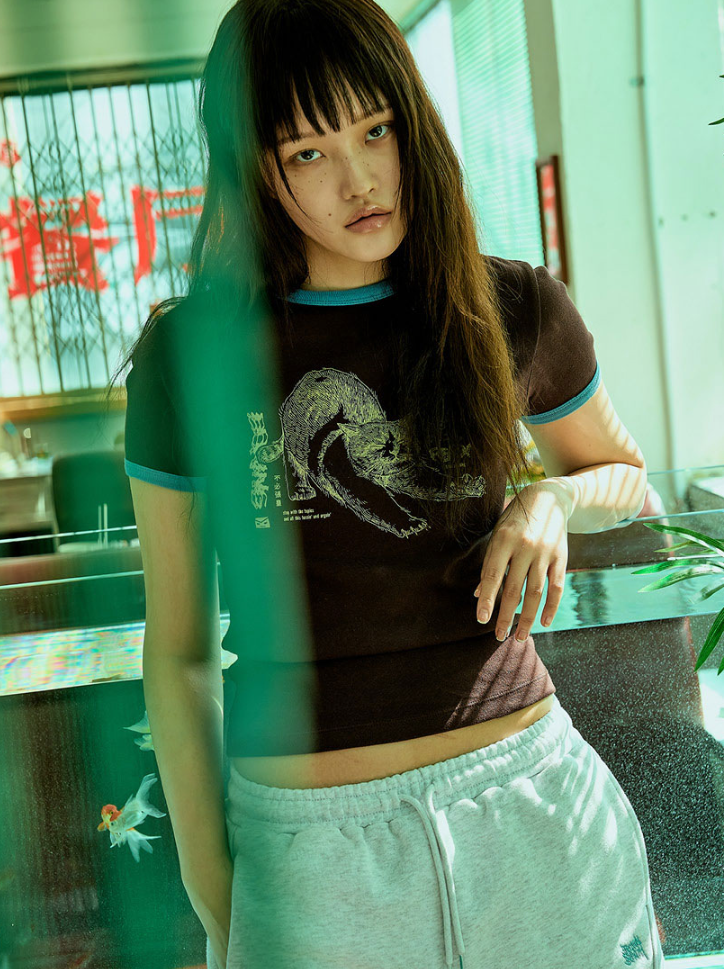 【直播】BROWN BREATH LL081661 W KITTY 圓領短款短袖上衣(深棕色)