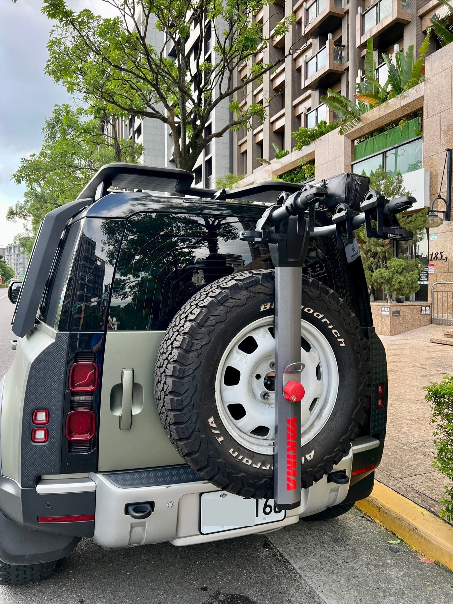 YAKIMA SpareRide 攜車架 單車 LandRover-DEFENDER 110