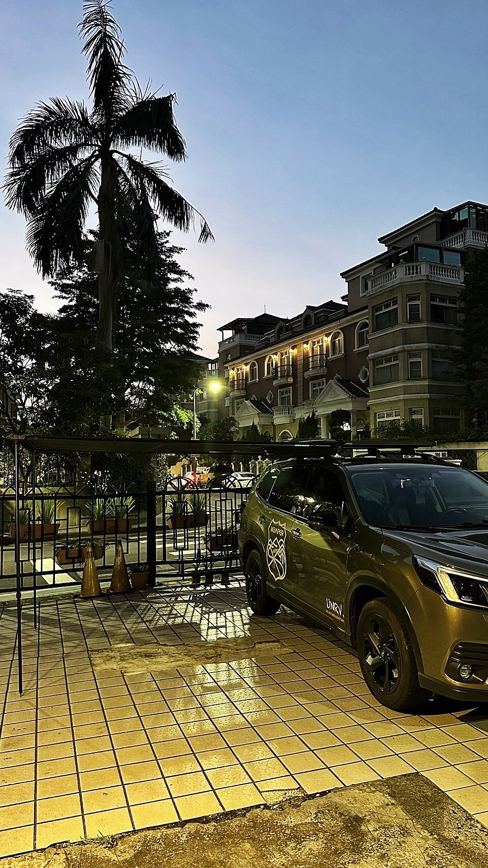 車邊帳 yakima OverNOut 2X2.5m  Subaru-Forester(森林人)