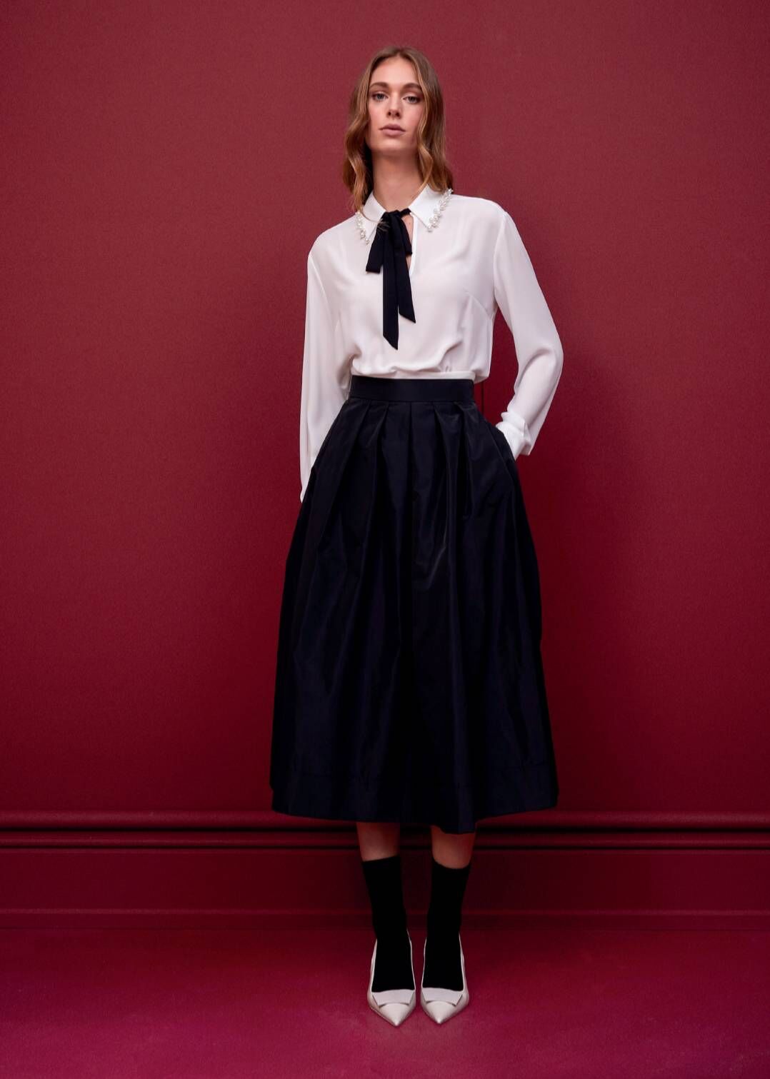 Clips 珍珠領黑緞帶襯衫