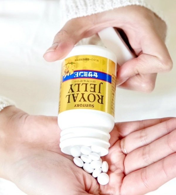 Suntory三得利 蜂王乳 + 芝麻明E