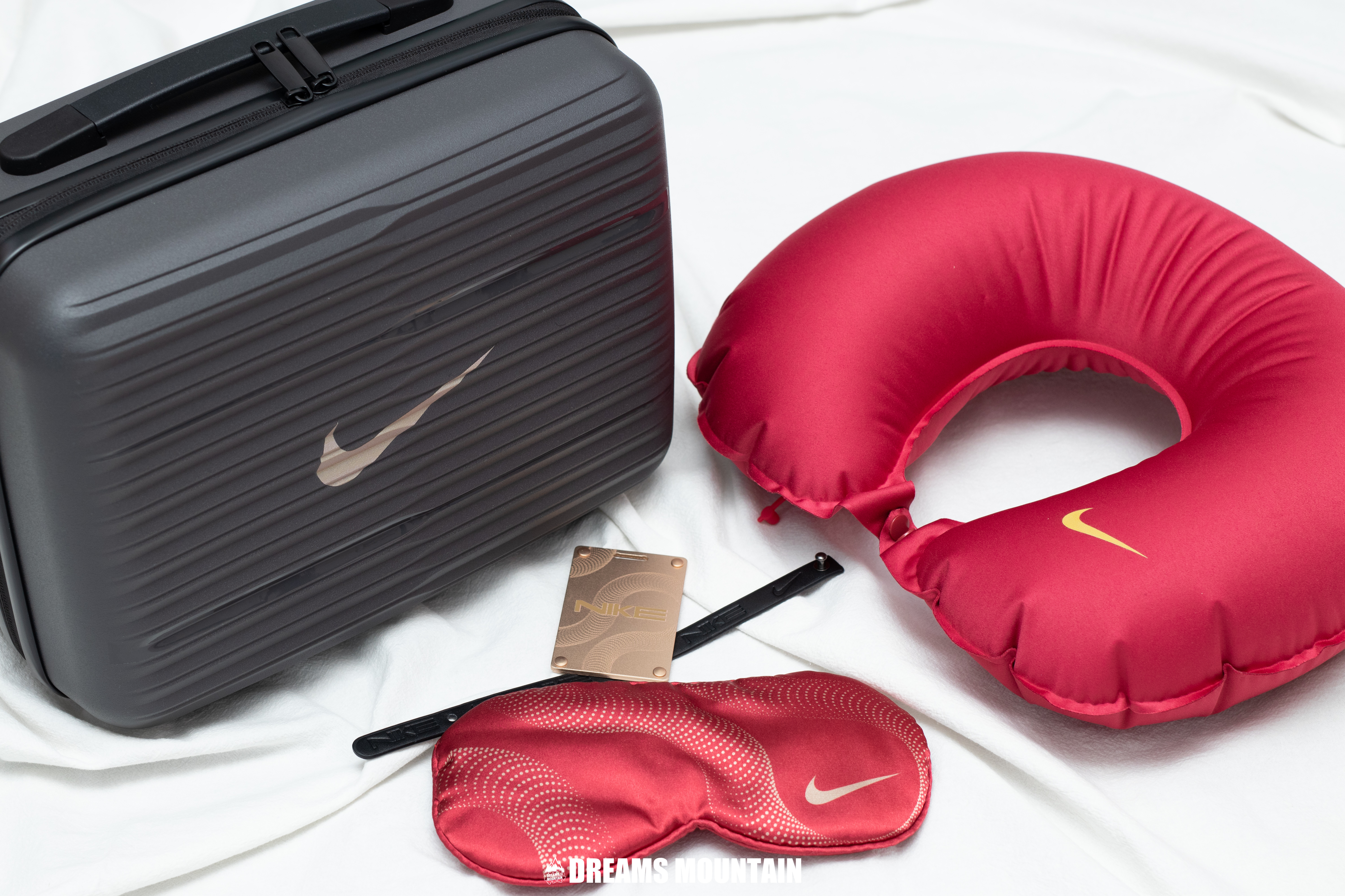 【現貨】 NIKE 旅行套装行李牌 充氣頸枕 眼罩 收纳袋 手提箱