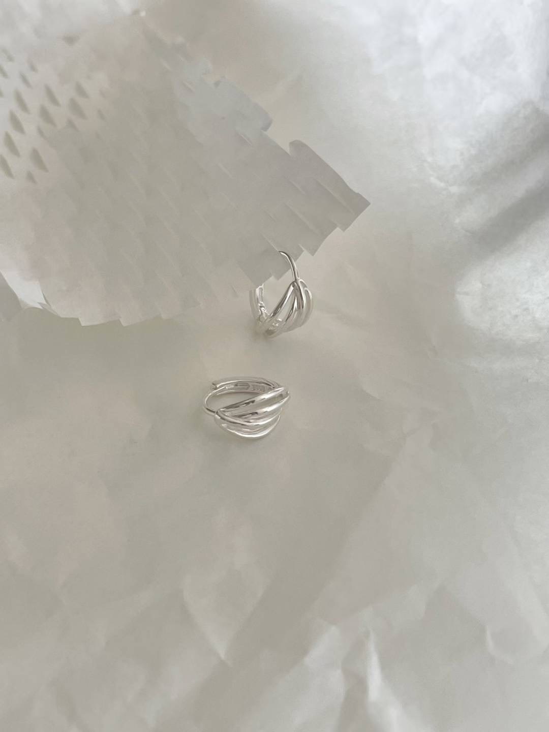 #228DN033 Silver stripe round earring  ͙S925