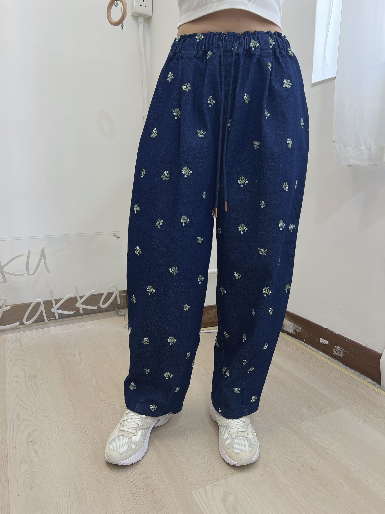 IE 刺繡花 彈性牛仔褲