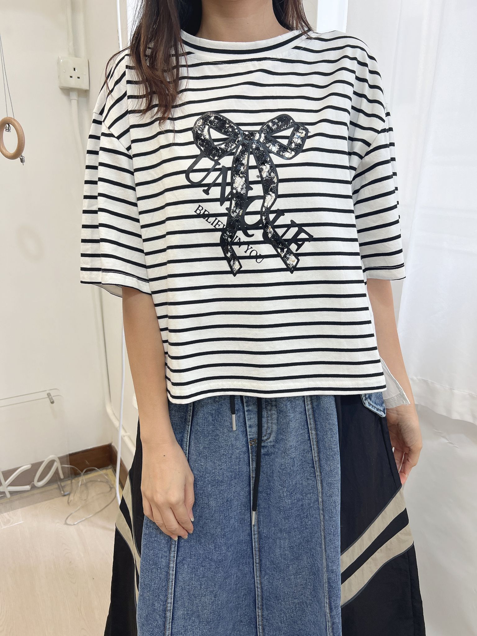 TE 蝴蝶結亮片條紋TOP