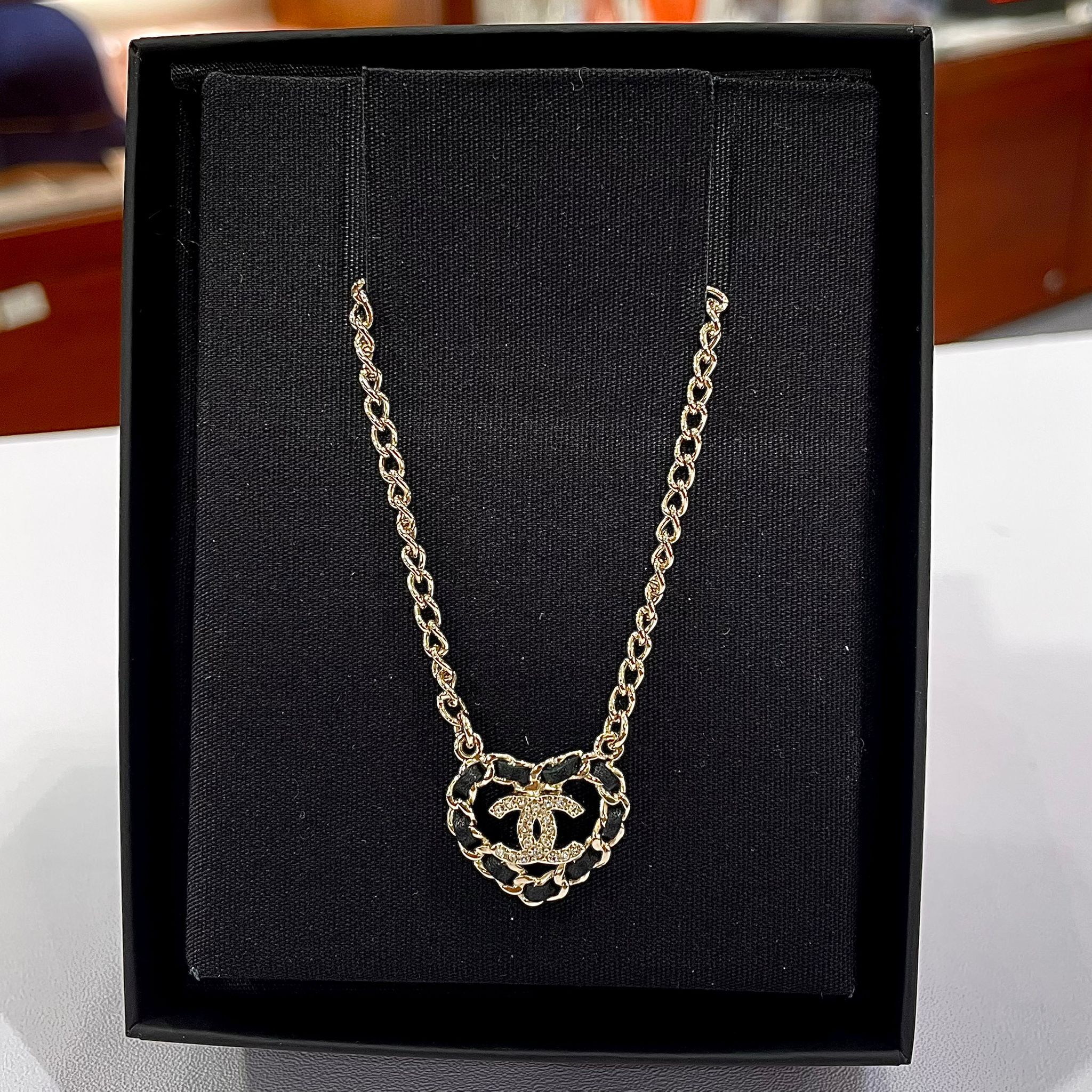 全新CHANEL頸鏈 心型皮穿鏈CC LOGO淡金 NECKLACE #BRAND NEW #香榭站正品