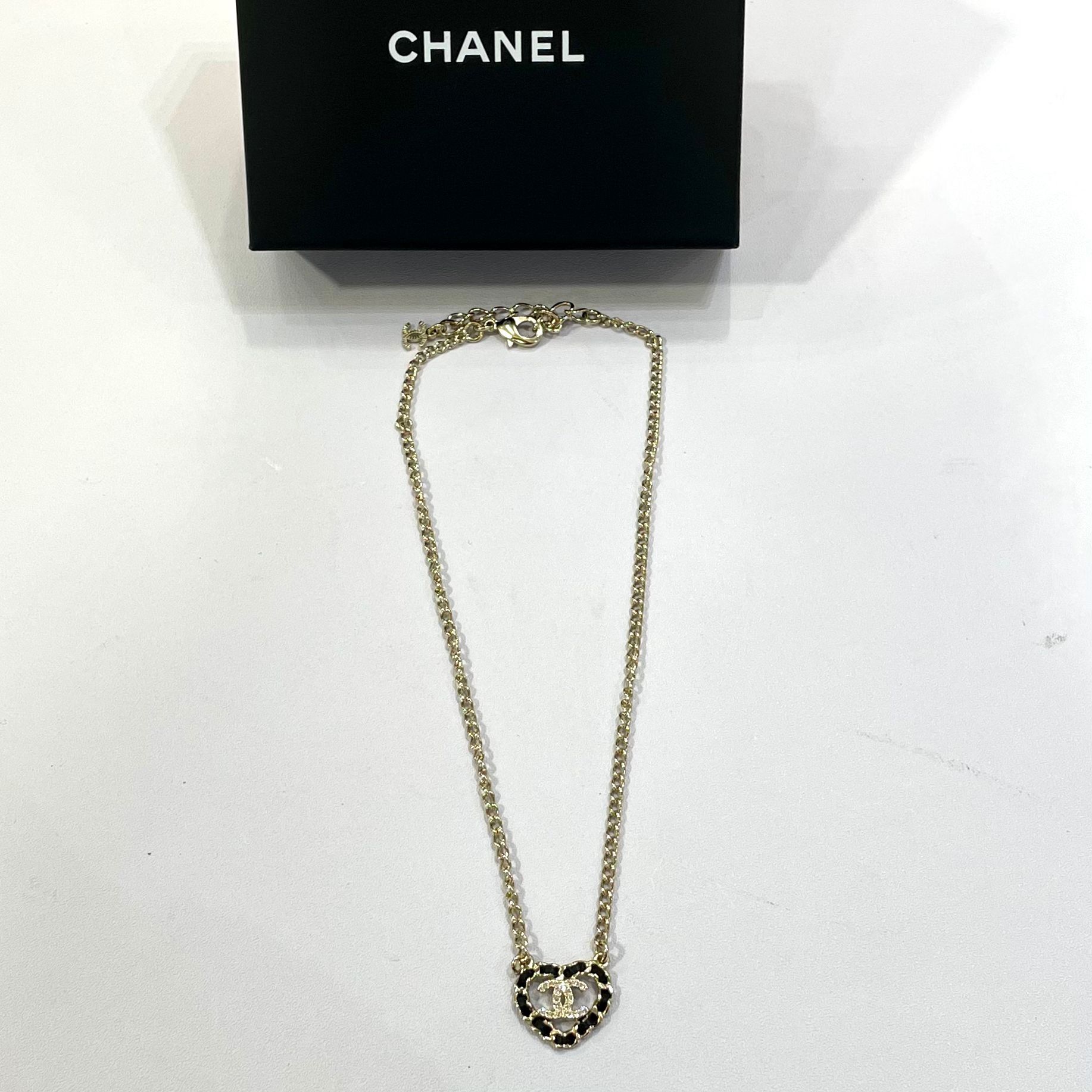 全新CHANEL頸鏈 心型皮穿鏈CC LOGO淡金 NECKLACE #BRAND NEW #香榭站正品
