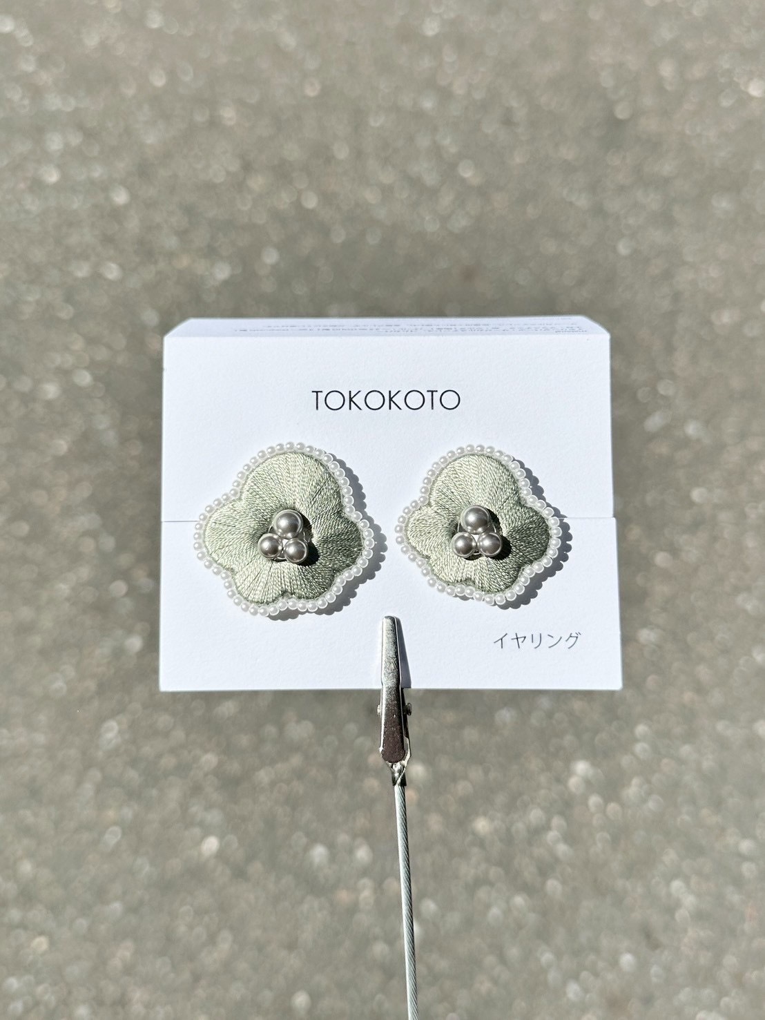 [TOKOKOTO] 刺繡花朵珍珠耳環 | 裹葉 | 耳夾 | NO.120