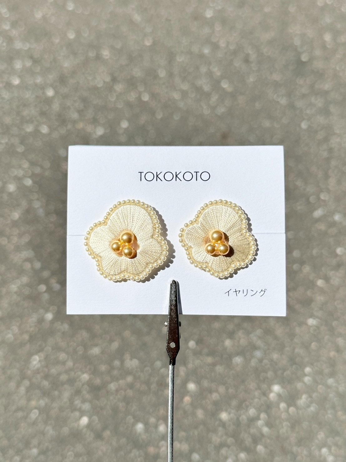 [TOKOKOTO] 刺繡花朵珍珠耳環 | 香草 | 耳夾 | NO.121