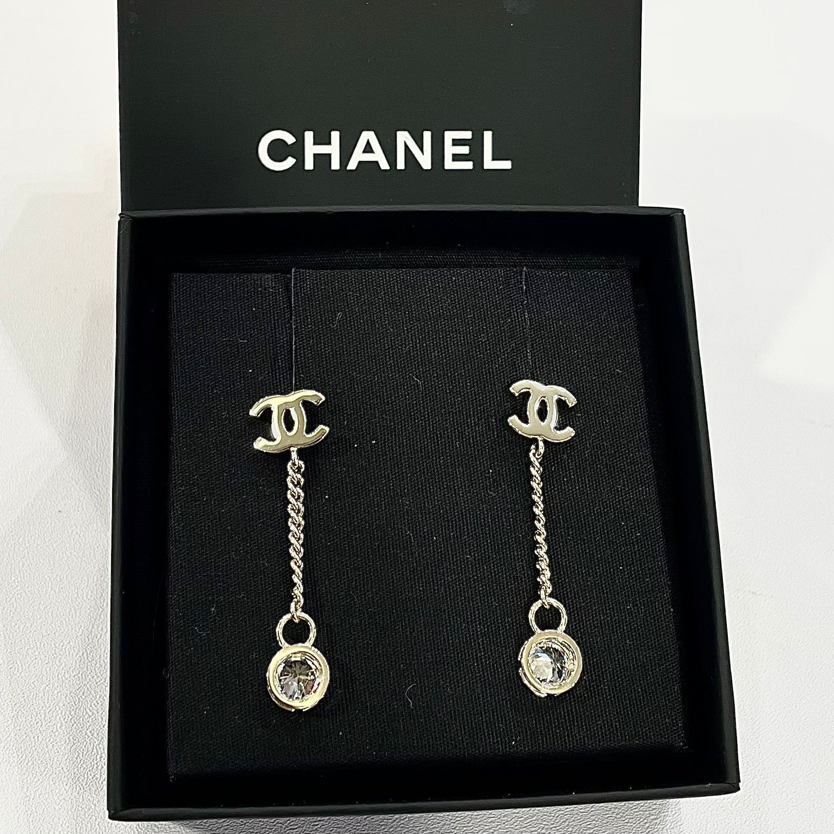 全新CHANEL耳環 CC LOGO垂吊心心水鑽淡金 EARRINGS #BRAND NEW #香榭站正品