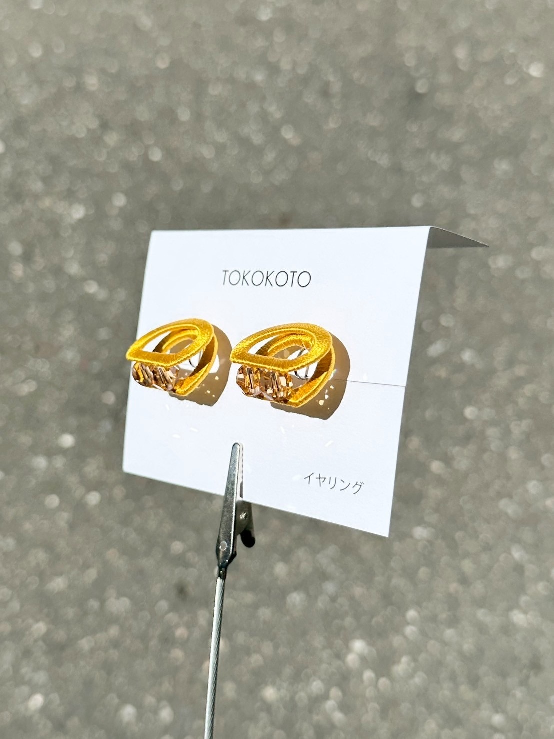 [TOKOKOTO] 刺繡半月鑲水晶耳環 | 黃色 | 耳夾 | NO.127